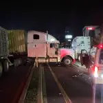 Accidente de tráileres en el kilómetro 28.7 de la ruta Interamericana. ,Bomberos Municipales Departamentales