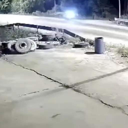 Motorista termina amputado tras violento accidente. ,Captura de pantalla video de X.