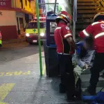 El afectado fue hallado herido en la vía pública en zona 11. ,Bomberos Municipales