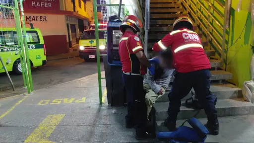 El afectado fue hallado herido en la vía pública en zona 11. ,Bomberos Municipales