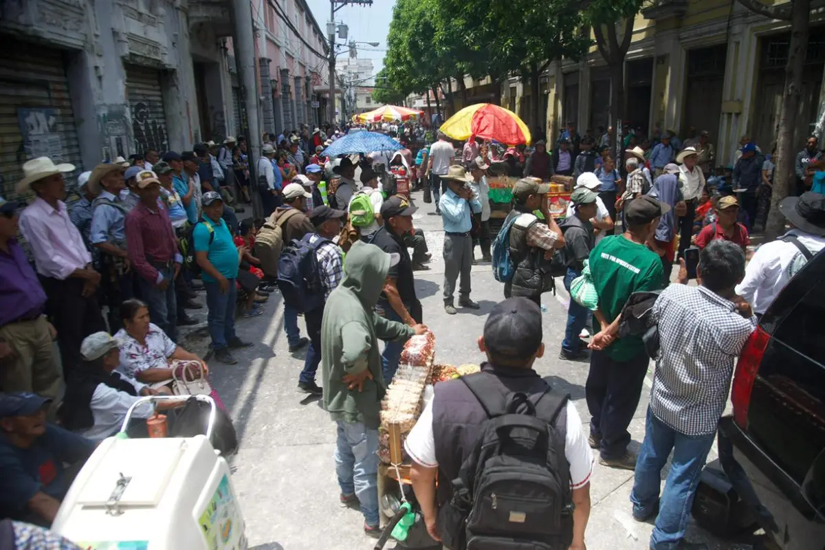 Veteranos militares mantienen una manifestación en las afueras del Congreso, zona 1 de la Ciudad de Guatemala, el martes 5 de mayo de 2026., Omar Solís/Emisoras Unidas