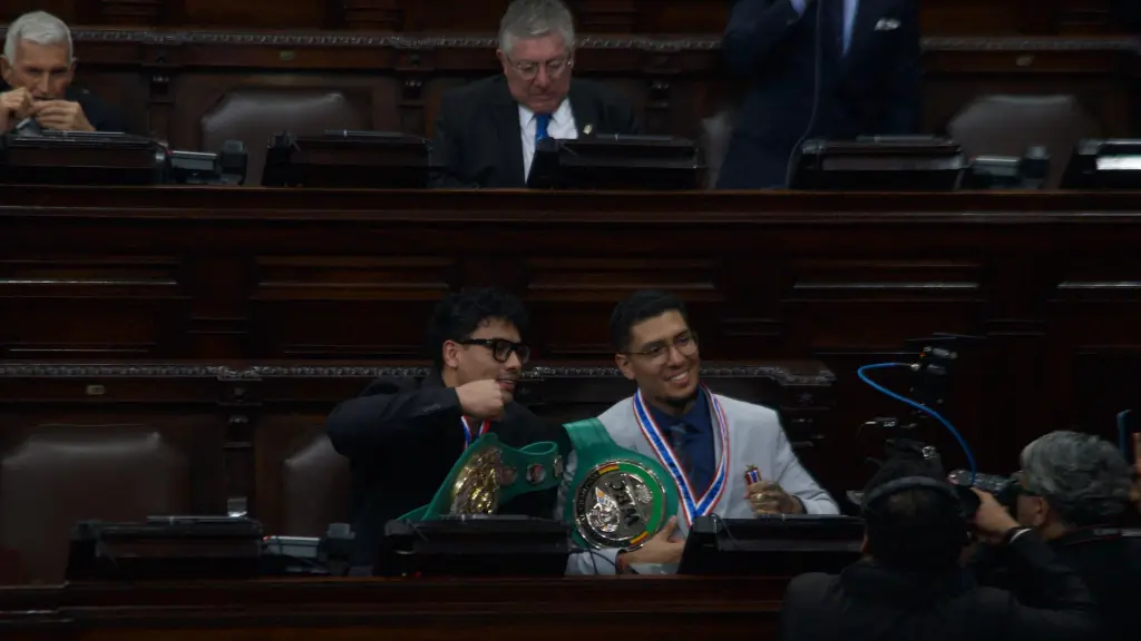 Lester Martínez y Joshua Antón son condecorados en el Congreso - Omar Solís