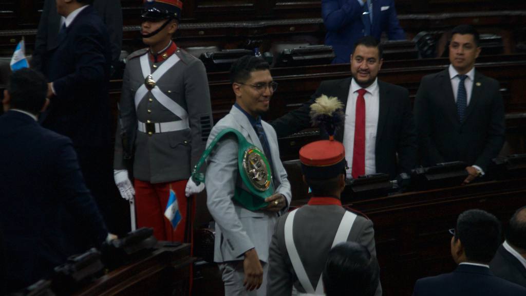 Lester Martínez y Joshua Antón son condecorados en el Congreso | Omar Solís
