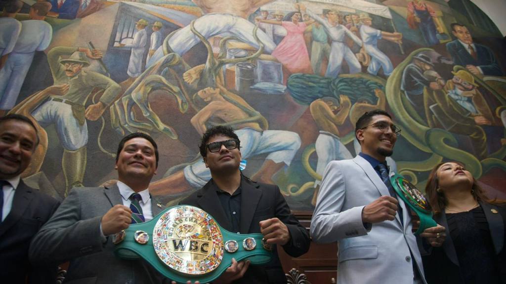 Lester Martínez y Joshua Antón son condecorados en el Congreso | Omar Solís