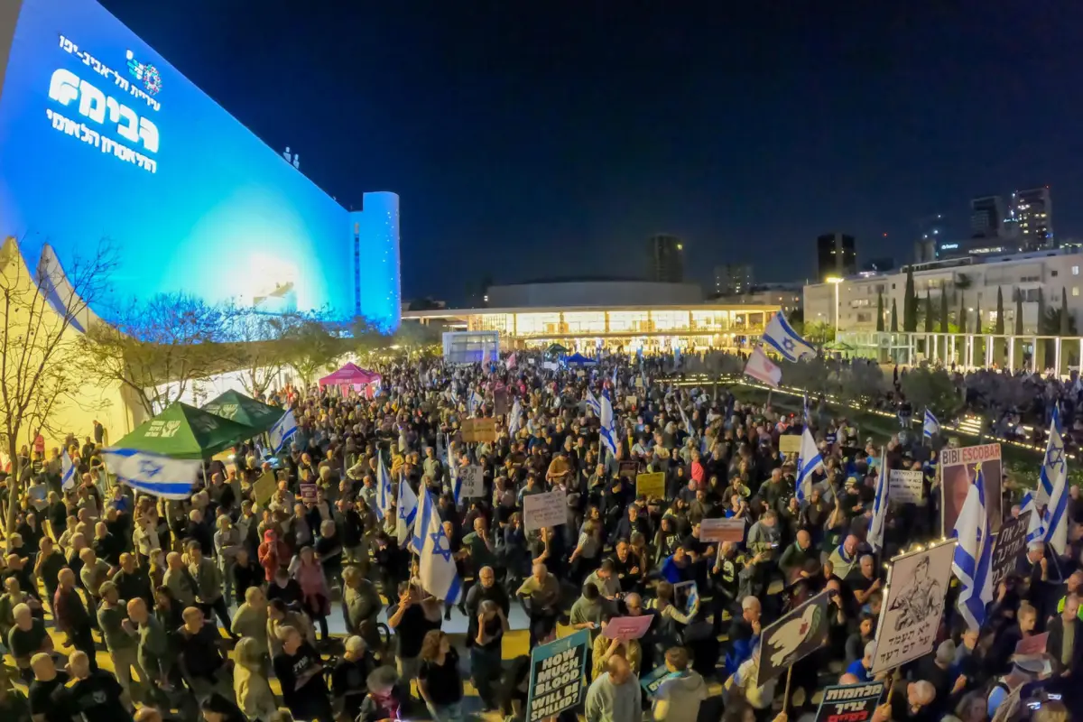 Manifestación en plaza Habima de Tel Aviv contra el Gobierno israelí y el primer ministro de ese país, Benjamín Netanyahu,  EFE/Movimiento de Protesta Prodemocracia Israelí/Gilad Furst
