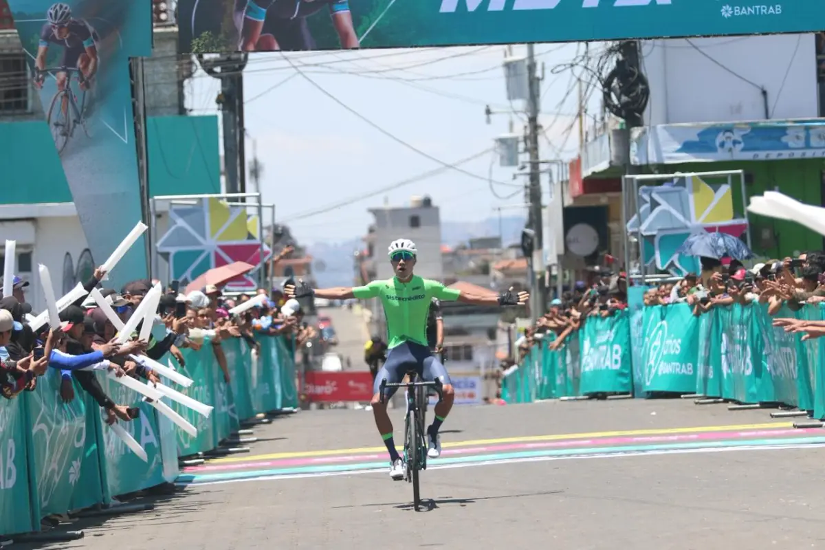 José Misael Urián, ganador de la cuarta etapa de la Vuelta Bantrab 2026 - Federación de Ciclismo