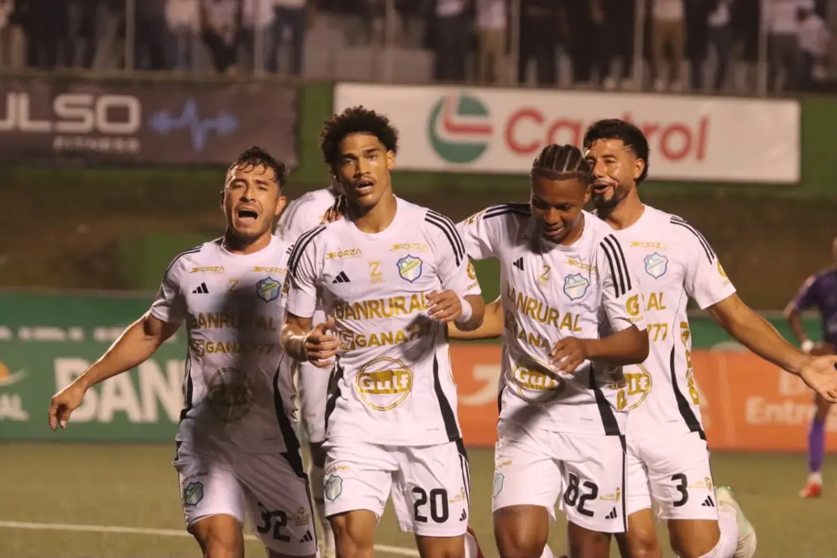 Dairon Reyes confirmó la victoria del "Albo" frente a Antigua 