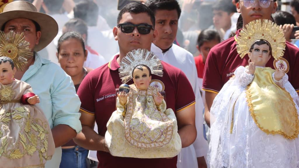 Procesión del Niño Dios de Amatitlán atrae las miradas | Alex Meoño
