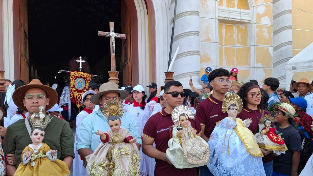 Procesión del Niño Dios de Amatitlán atrae las miradas | Alex Meoño