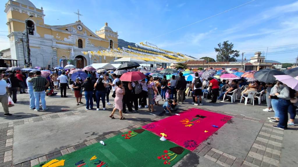 Procesión del Niño Dios de Amatitlán atrae las miradas | Alex Meoño