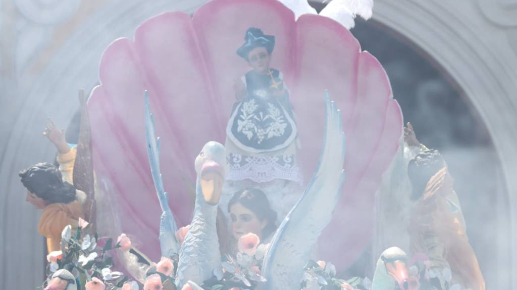 Procesión del Niño Dios de Amatitlán atrae las miradas | Alex Meoño