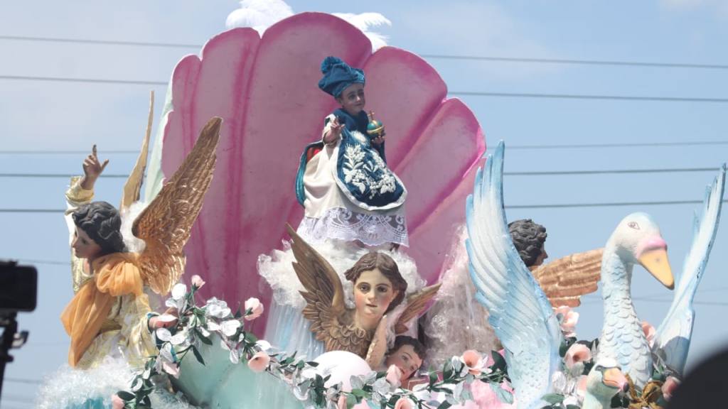 Procesión del Niño Dios de Amatitlán atrae las miradas | Alex Meoño