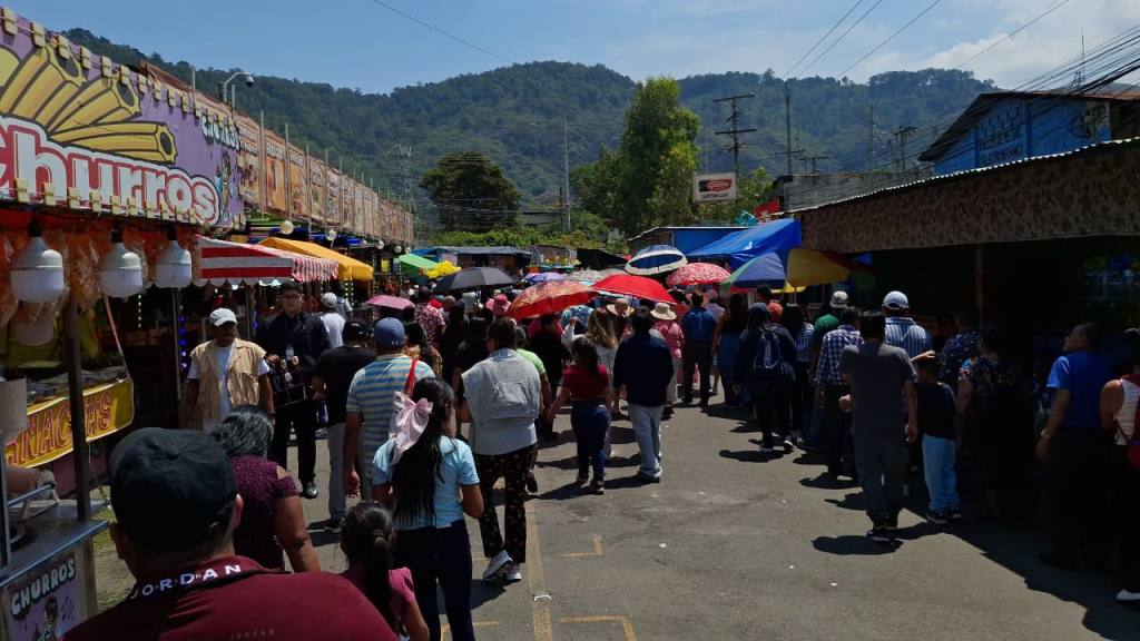 Diversión en la Feria de Amatitlán | Alex Meoño