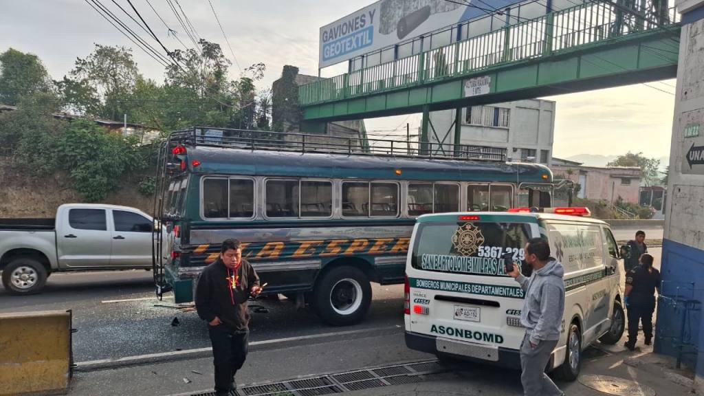 Accidente deja un herido y un carro destrozado en ruta Interamericana  | Bomberos Municipales Departamentales