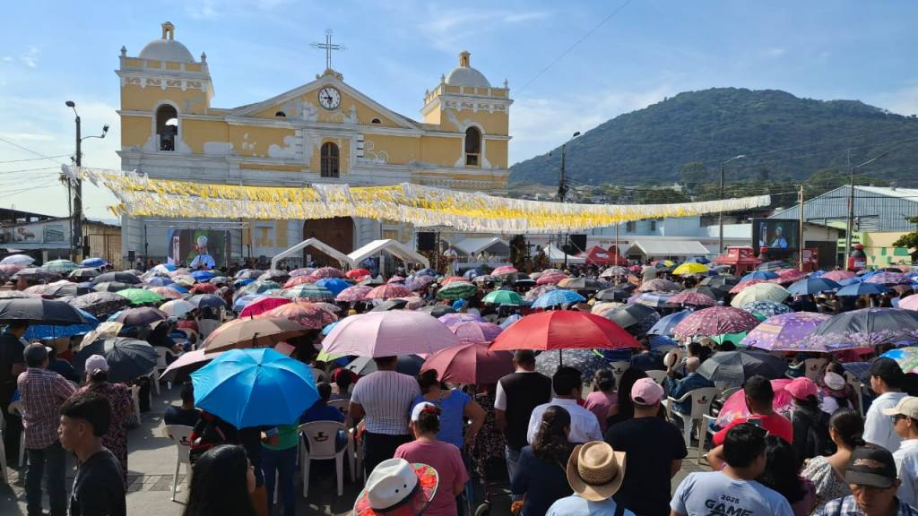Feria de Amatitlán llena de color y fe sus calles y avenidas | Alex Meoño