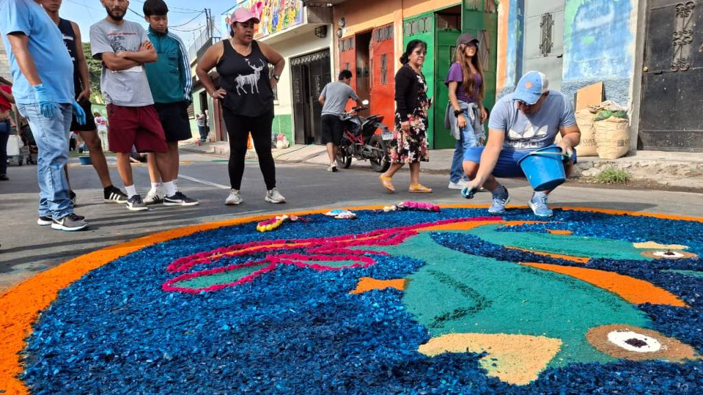 Feria de Amatitlán llena de color y fe sus calles y avenidas | Alex Meoño