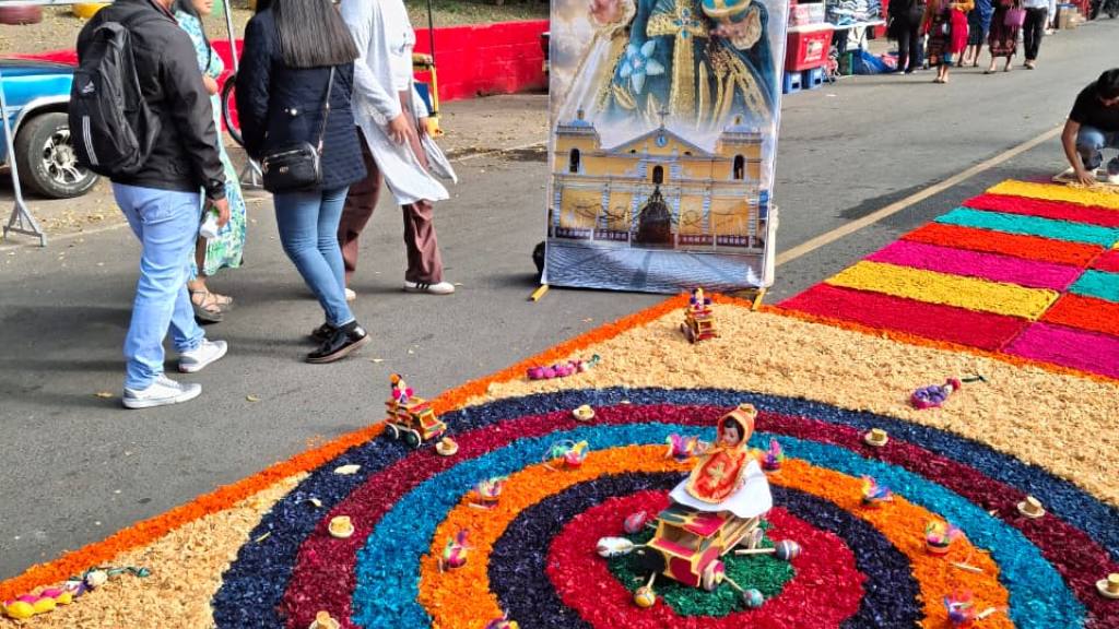 Feria de Amatitlán llena de color y fe sus calles y avenidas | Alex Meoño