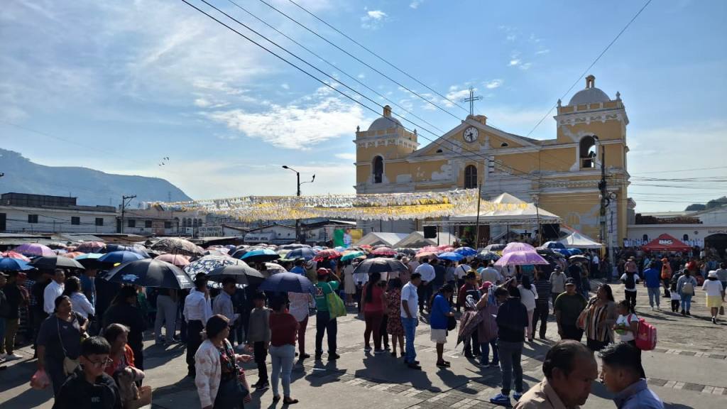Feria de Amatitlán llena de color y fe sus calles y avenidas | Alex Meoño
