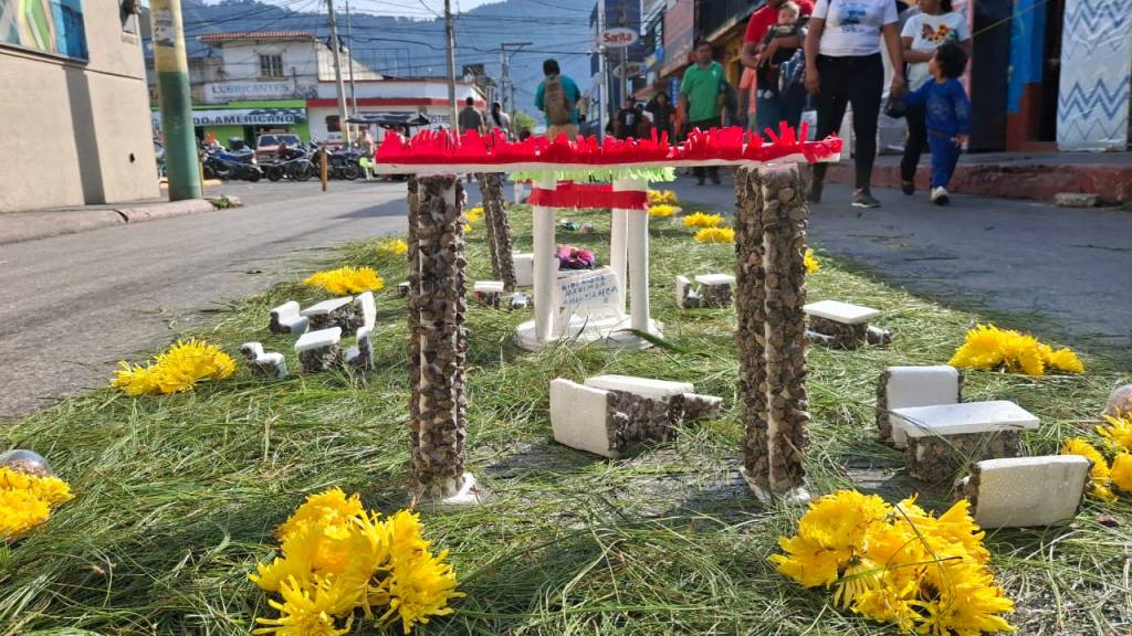 Feria de Amatitlán llena de color y fe sus calles y avenidas | Alex Meoño