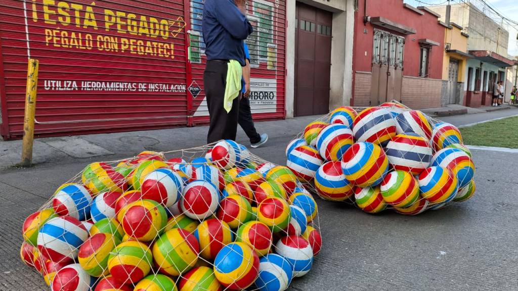 Feria de Amatitlán llena de color y fe sus calles y avenidas | Alex Meoño