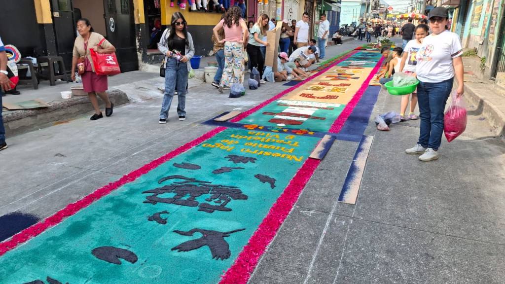 Feria de Amatitlán llena de color y fe sus calles y avenidas | Alex Meoño