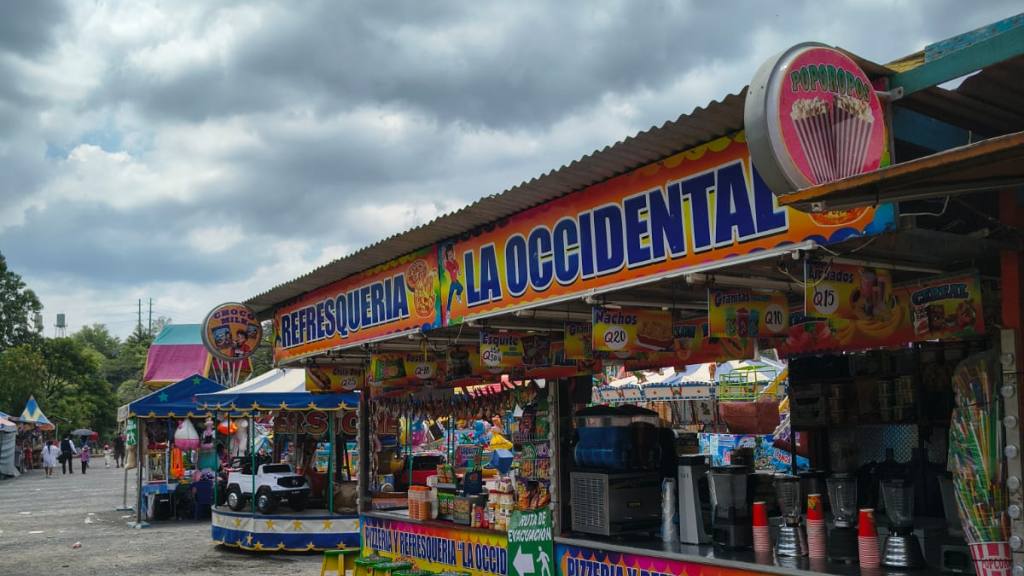 Niño Dios de Amatitlán navega las aguas del lago en procesión | Cortesía de Leonor García.