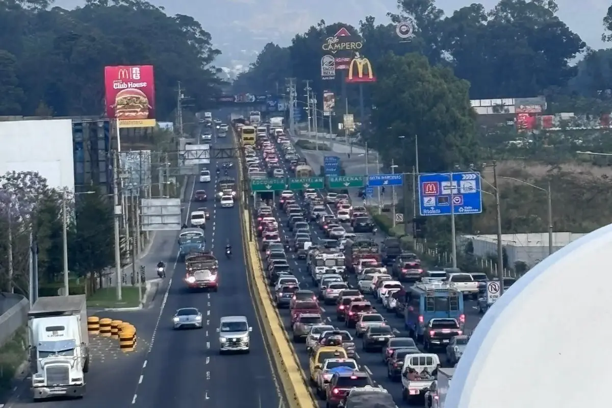 Este es el panorama de la salida hacia el sur por la carretera al Pacífico. , PMT de Villa Nueva.