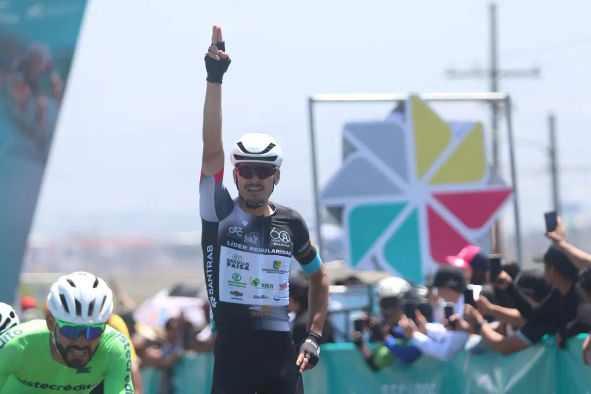 Kevin Castillo del Orgullo Paisa gana la tercera etapa de la Vuelta Bantrab 2026