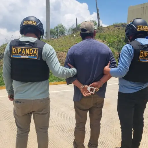 El salvadoreño detenido fue llevado hasta la frontera con El Salvador para ser entregado. ,PNC de Guatemala.