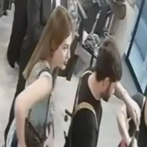 Ataque a estilista habría ocurrido por inconformidad con su trabajo. ,Captura de pantalla video de X.