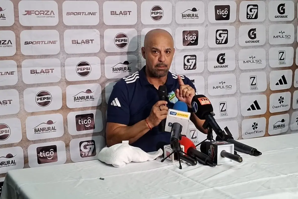 Marco Antonio Figueroa en conferencia de prensa
