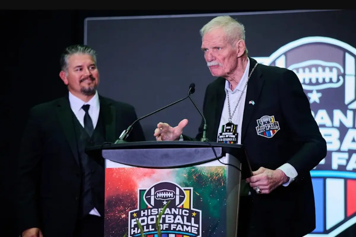El guatemalteco Ted Hendricks en el Salón de la Fama del Futbol Hispano, Celebración Inaugural ce Futbol Americano 