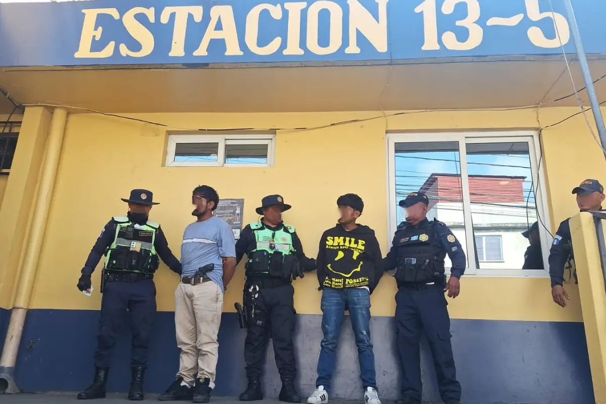 Los dos capturados fueron llevados a la Torre de Tribunales., PNC de Guatemala.