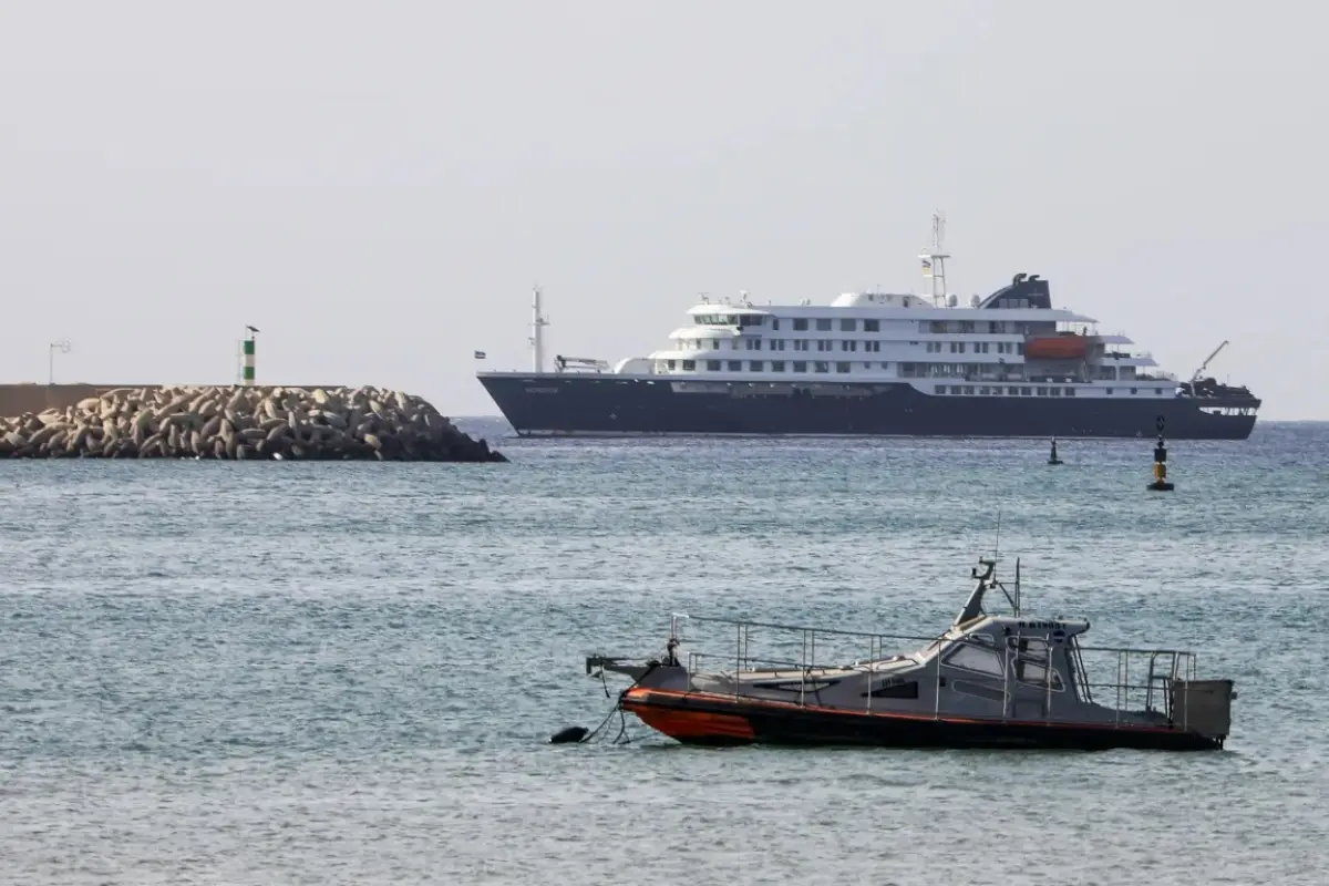 El brote se reportó cuando el crucero permanecía en Cabo Verde., EFE