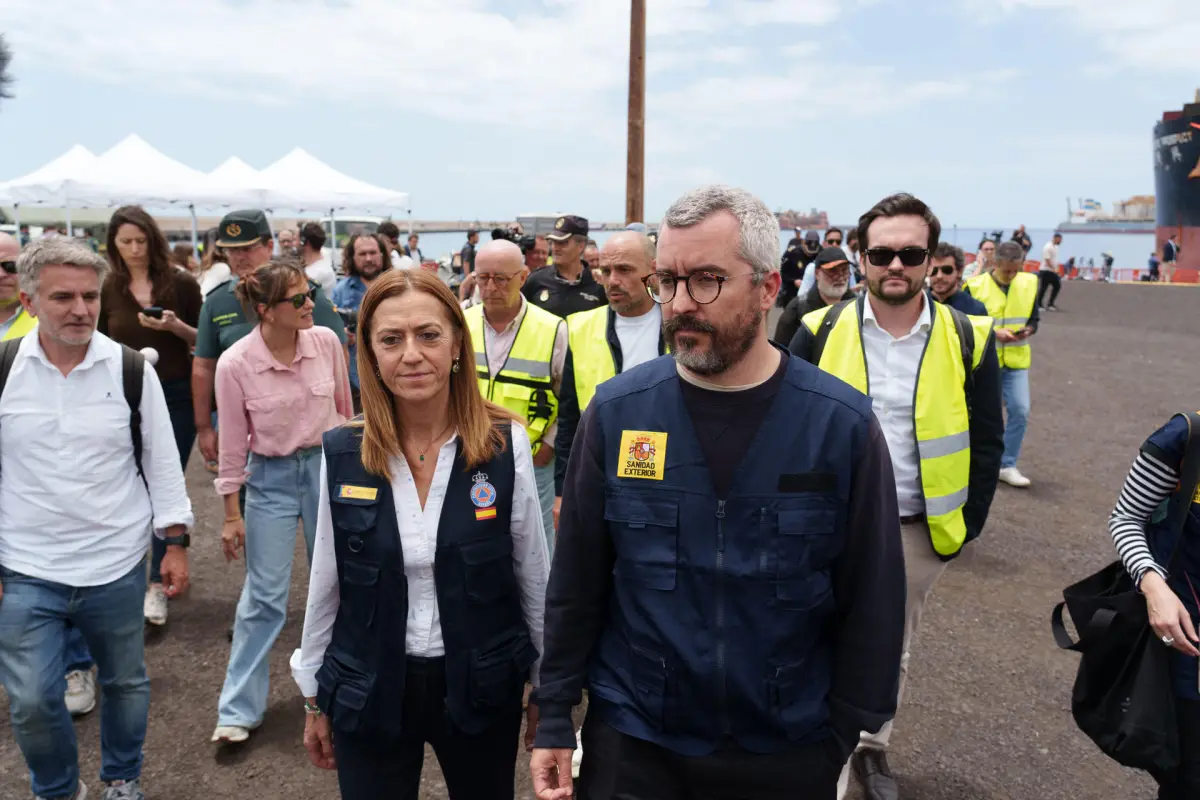 Responsables españoles de Protección Civil y de Sanidad visitan el puerto de Granadilla (Tenerife) con motivo de la próxima llegada del buque de bandera holandesa MV Hondius afectado por un brote de hantavirus,  EFE/ Ramón de la Rocha
