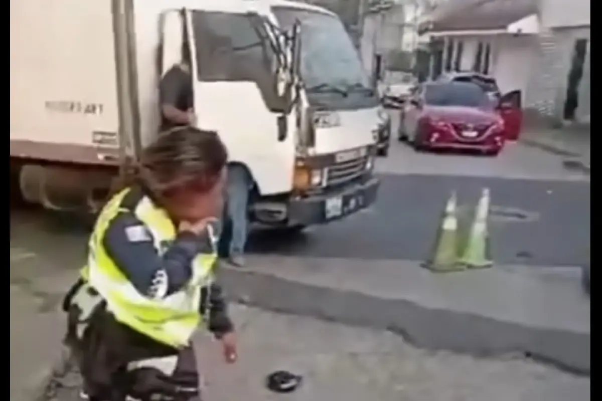 La agente de la PMT se quejaba de dolor al principio del video., Captura de pantalla.
