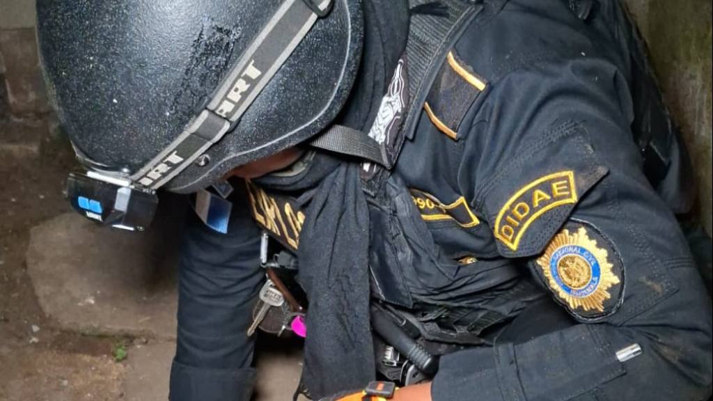 Albañiles reportan peligroso hallazgo cuando cavaban zanjas | PNC de Guatemala