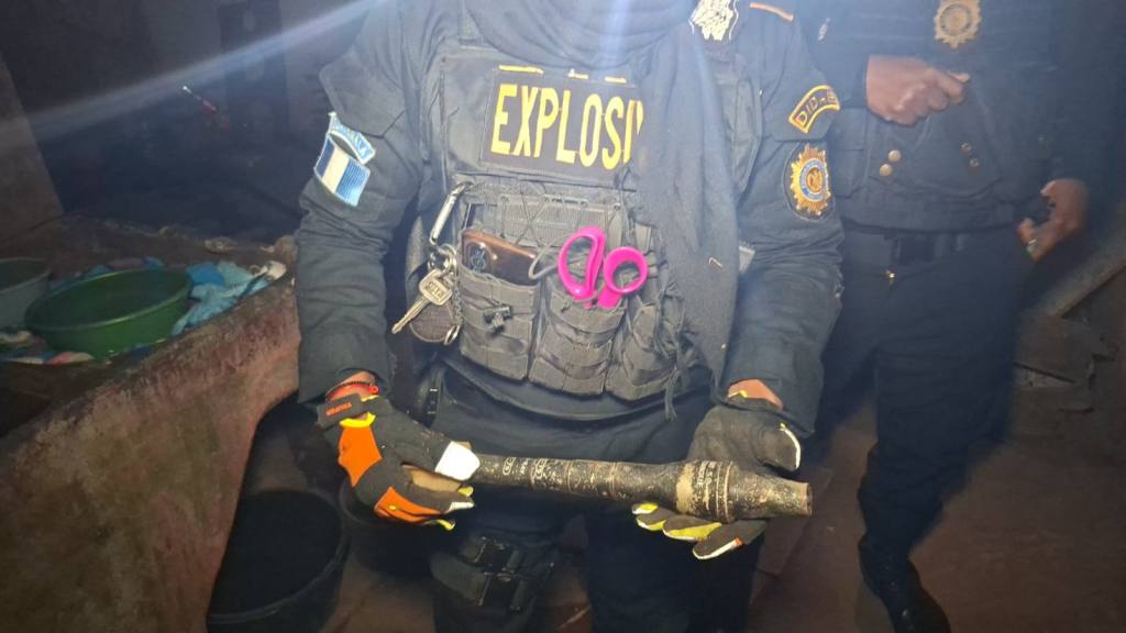 Albañiles reportan peligroso hallazgo cuando cavaban zanjas | PNC de Guatemala