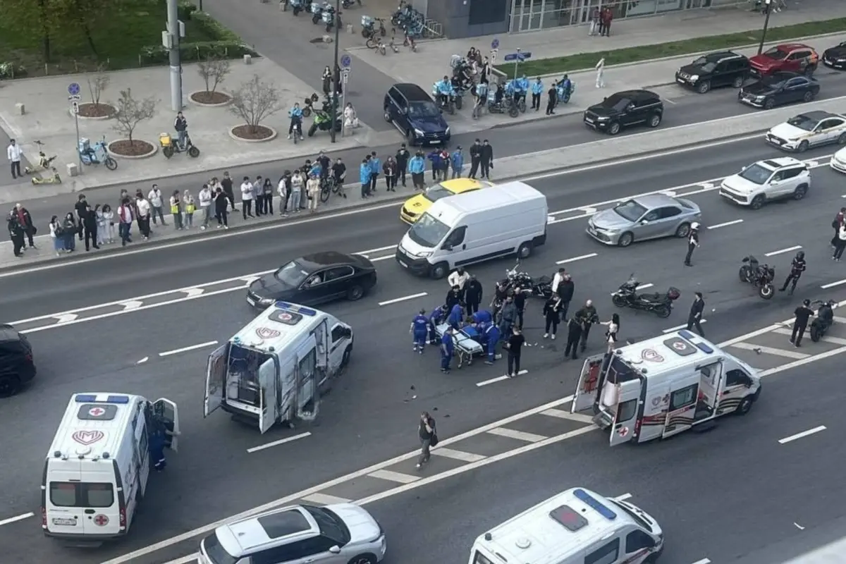 Actriz rusa muere atropellada por motociclista., Captura de pantalla video de X.