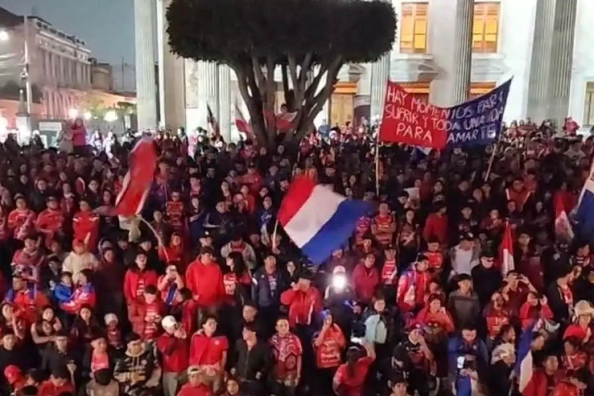Aficionados de Xelajú realizaron un mega banderazo 
