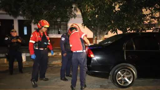 Investigan hallazgo de cadáver dentro de vehículo en zona 12