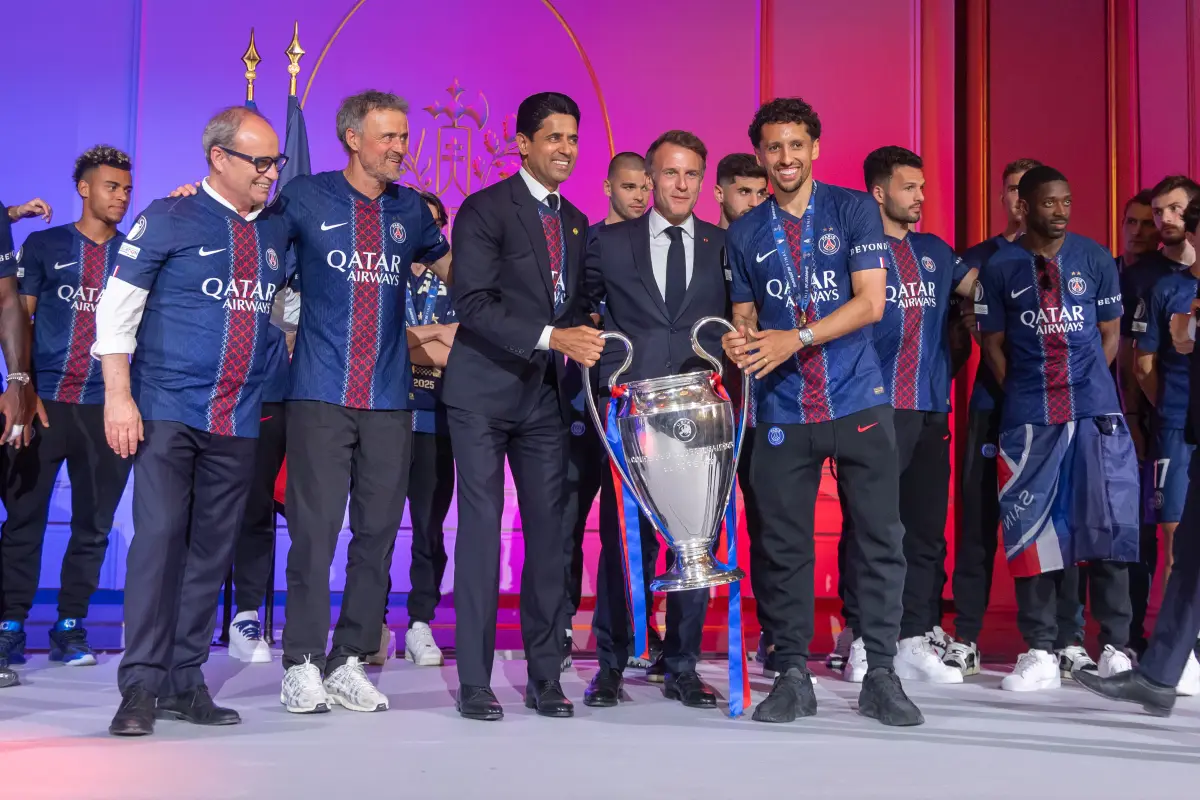 Delegación del PSG fue recibida por el presidente de Francia 