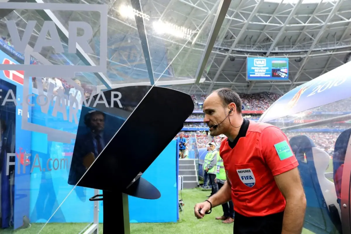 El VAR podrá intervenir antes de la ejecución de un tiro libre o tiro de esquina 