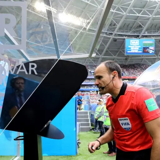 El VAR podrá intervenir antes de la ejecución de un tiro libre o tiro de esquina 