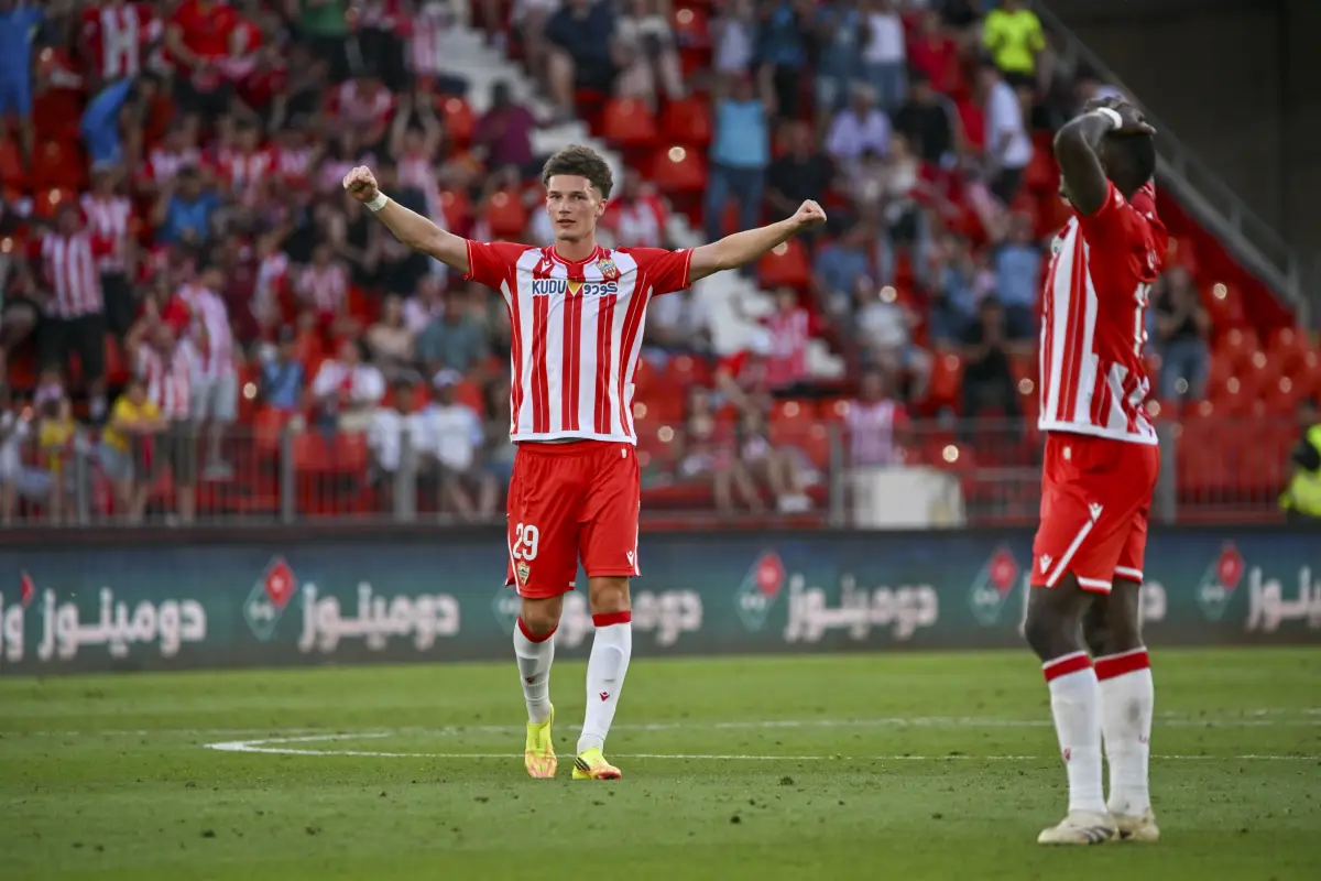 Los jugadores de la U.D. Almería celebra la victoria de su equipo a la finalización del encuentro correspondiente a la última jornada de la Liga Hypermotion