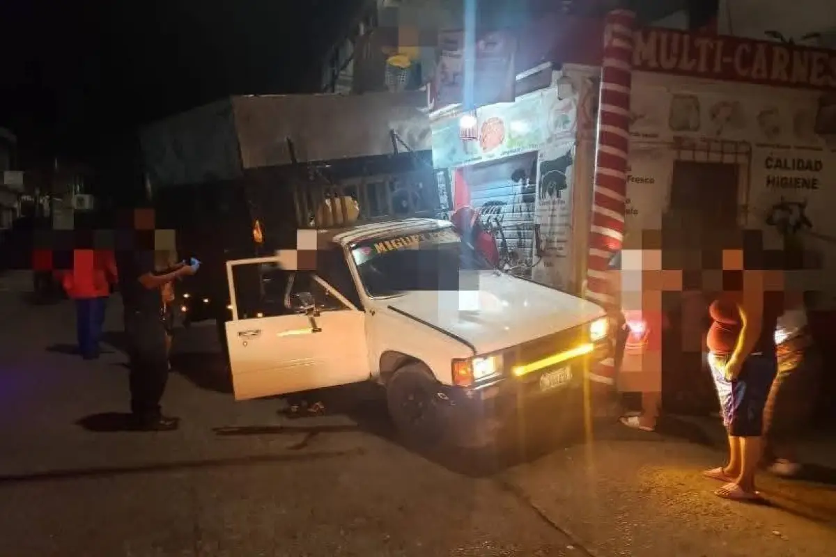 Área donde ocurrió el ataque armado contra la conductora de un picop en Tierra Nueva 2., Bomberos Municipales de Chinautla.