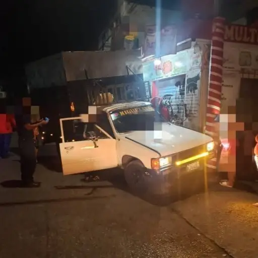 Área donde ocurrió el ataque armado contra la conductora de un picop en Tierra Nueva 2. ,Bomberos Municipales de Chinautla.