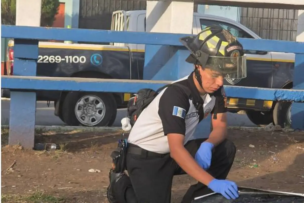 La persona fue hallada sin vida en una calle en Villa Nueva., Bomberos Voluntarios