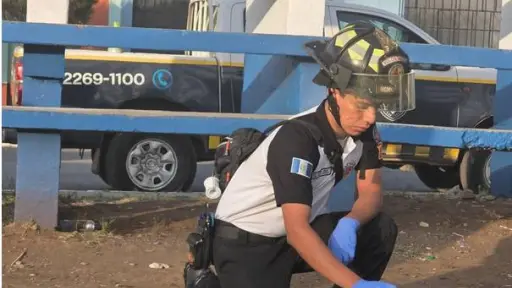La persona fue hallada sin vida en una calle en Villa Nueva. ,Bomberos Voluntarios