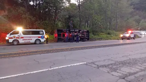 Vuelca transporte de valores en la ruta Interamericana